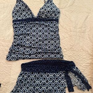 Tommy Bahama Shibori print Women’s size Large Swimsuit and Cover up
